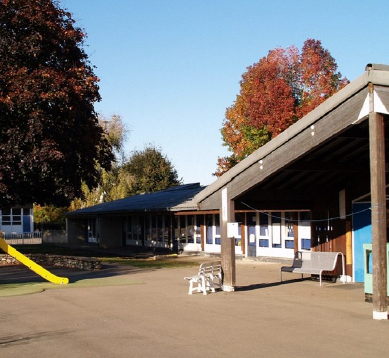 Cours de récréation de la maternelle